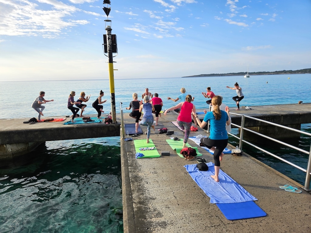 Yoga Hotel Mallorca Morgenyoga am Steg Yoga Hotel Mallorca Morgenyoga am Steg